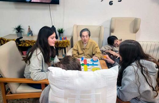 Sensibilizando edades, uniendo vivencias. Programa de interacción intergeneracional y envejecimiento activo.