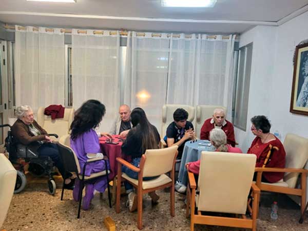 Sensibilizando edades, uniendo vivencias. Programa de interacción intergeneracional y envejecimiento activo. 